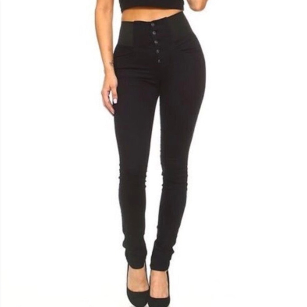 High waist button pants. Skinny leg.
